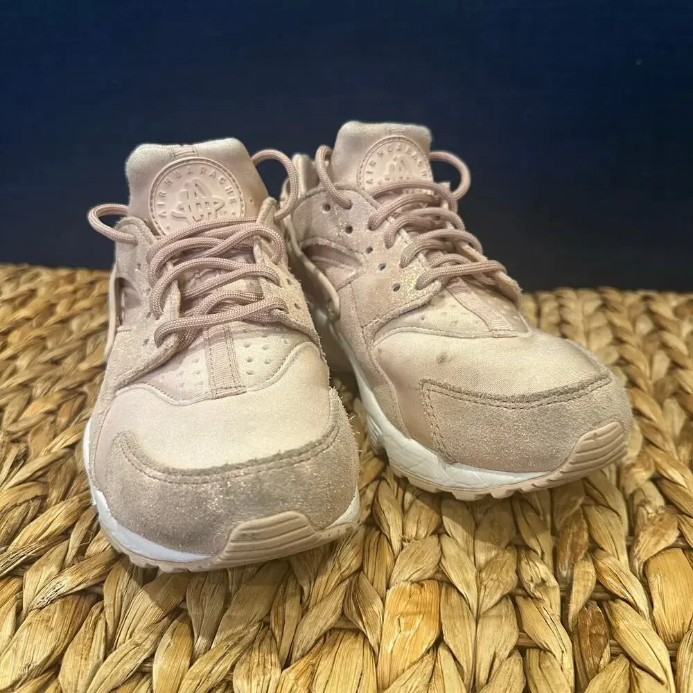Rose Gold Nike Huarache Sneakers sz 5.5 Youth Nike Sneakers
